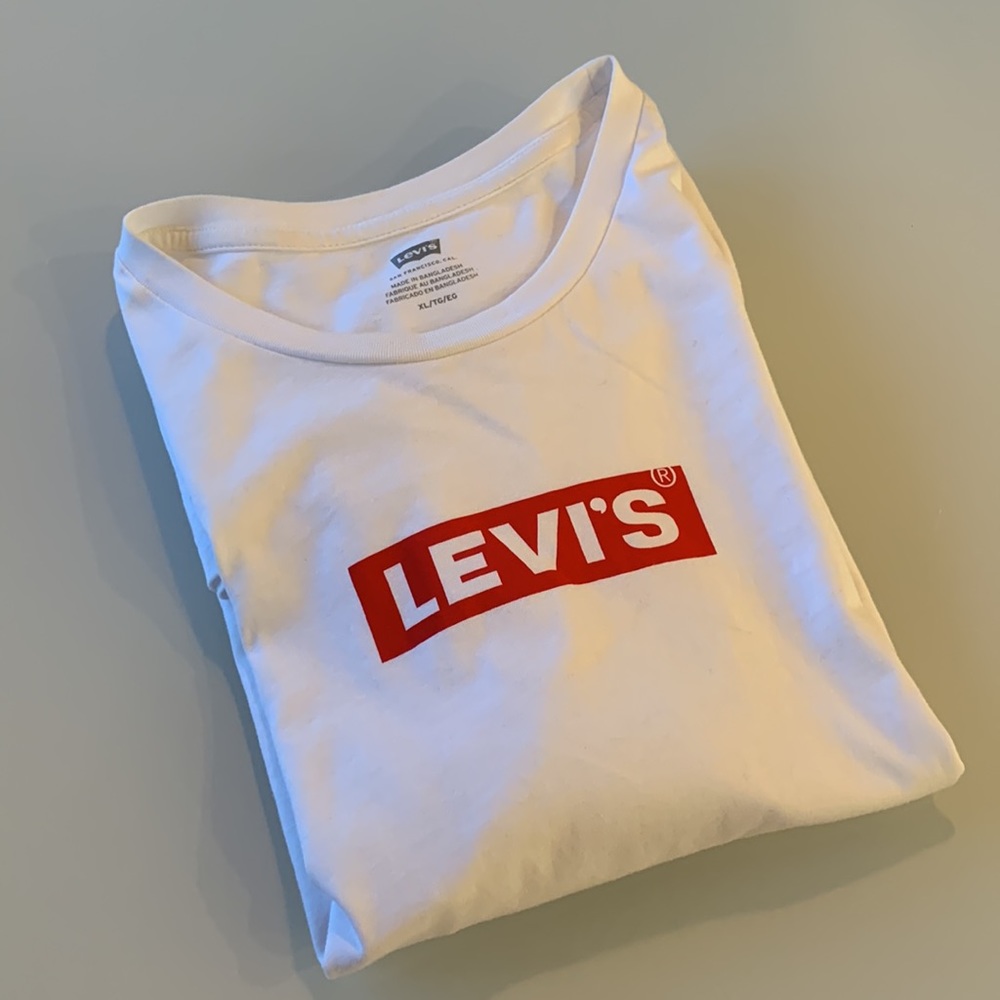 Levi’s t-shirt